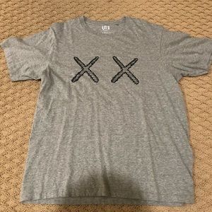 KAWS x Uniqlo T shirt size XL